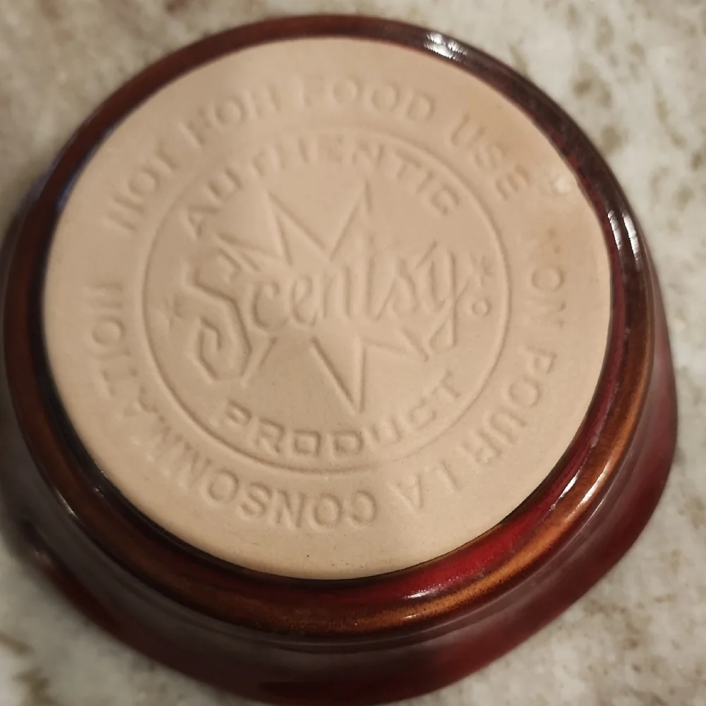 Scentsy Red and Cream Ceramic Base - Picture 2 of 3